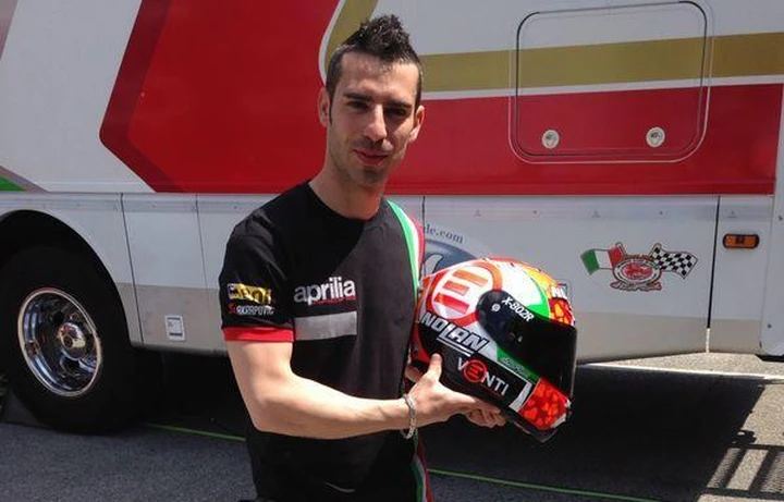 Superbike Imola 2014: all'asta un casco di Marco Melandri per Emergency
