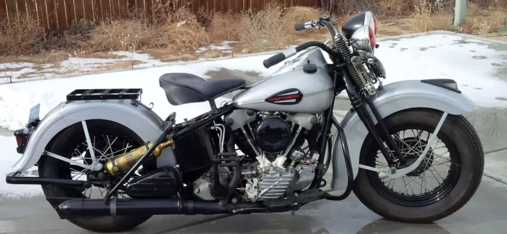 Questa Harley-Davidson del 1944 è un pezzo raro o un mistero irrisolto?