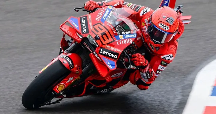 MotoGP, la leggenda continua: Marquez conquista la vittoria numero 90