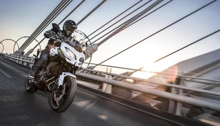Kawasaki Versys 650 MY 2015: dettagli, foto e video