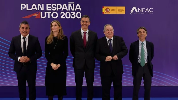 La Spagna non rinuncia al Green Deal, 1,3 miliardi per le auto BEV