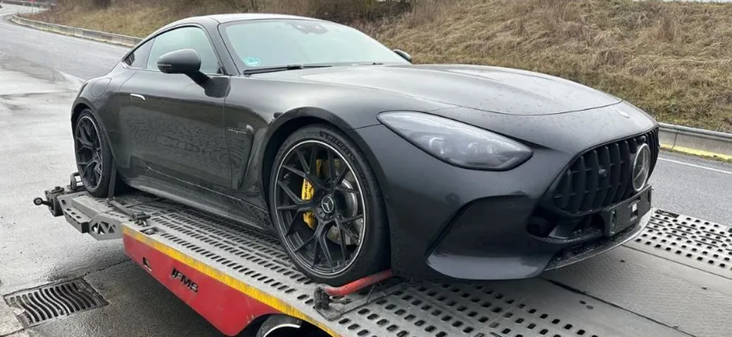 Mercedes AMG GT 63S fermata a 257 km/h: follia in autostrada