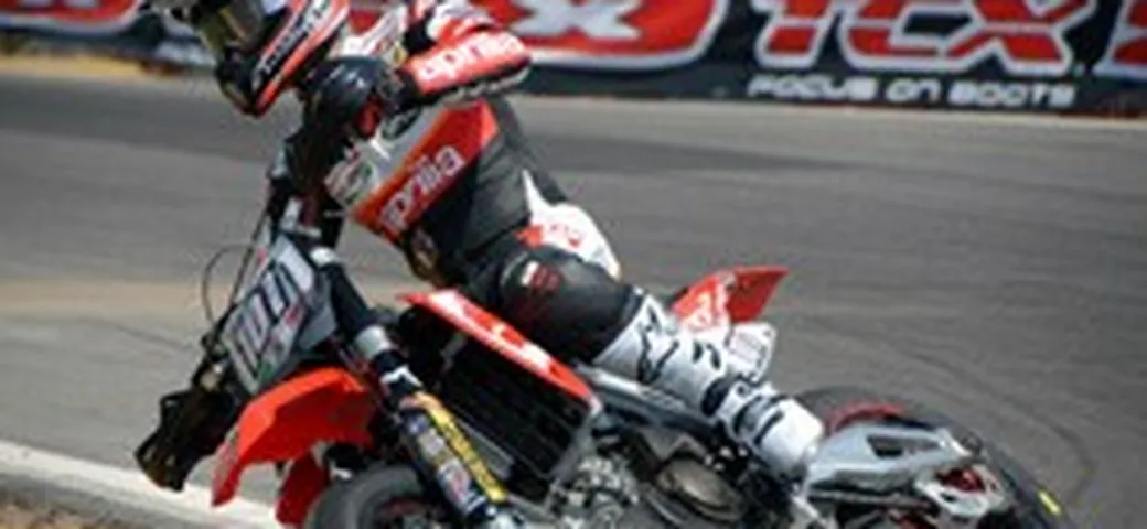 Supermoto: Van Den Bosch vince e torna in testa al mondiale