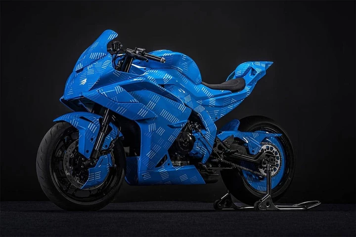 CFMoto alza l'asticella: in arrivo le moto con ali retrattili