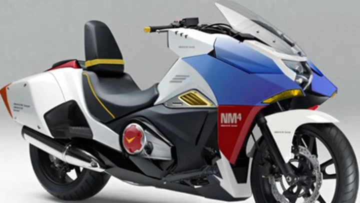 Honda NM4 Vultus 2014 in stile Gundam