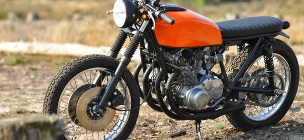 Suzuki GS 550 'Agent Orange' by Left Hand Cycles