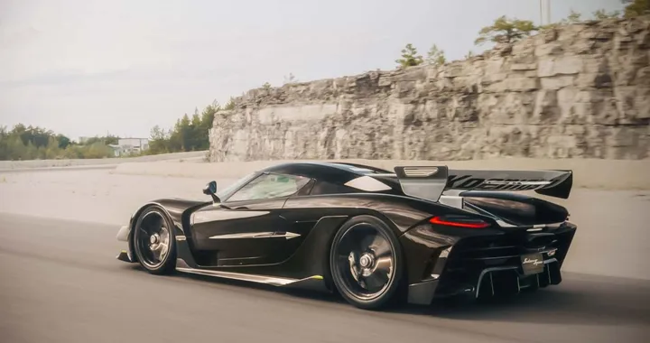 Un mostro da 1.600 CV avvistato a Milano: vale 3 milioni di euro