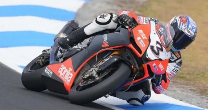 Max Biaggi deve "solo" crederci. Con questa Aprilia, niente è impossibile!