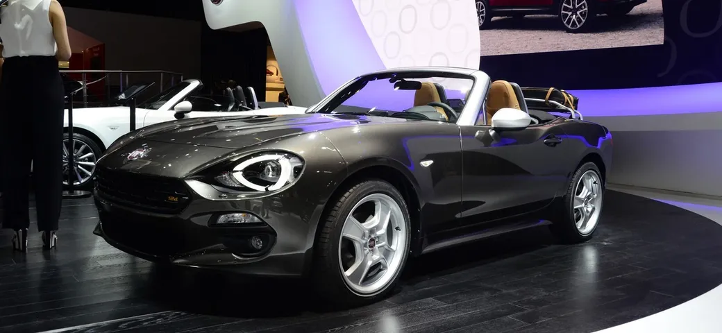 Fiat 124 Spider America al Salone di Parigi 2016 Live [Video]