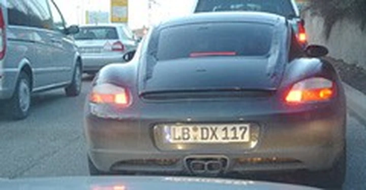 A spasso nel traffico con il prototipo Porsche