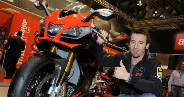 Biaggi, Capirossi, Melandri e Checa incontrano i fans al Salone Eicma di Milano 2011