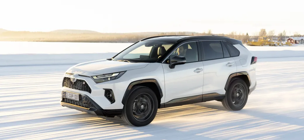 Toyota RAV4 GR Sport 2023: prezzo e novità