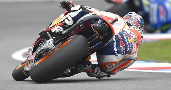 MotoGP, Marquez “brucia” Lorenzo con una pole da record. Terzo Iannone. Rossi solo sesto.