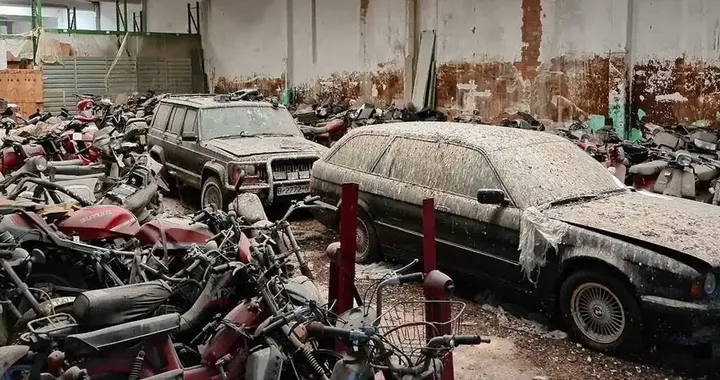 Spagna: ritrovata una collezione di pregiate auto in abbandono