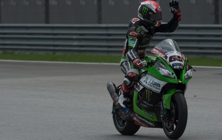 SBK Magny-Cours: Rea vince Gara 1 davanti a Sykes e Guintoli. Davies sesto.