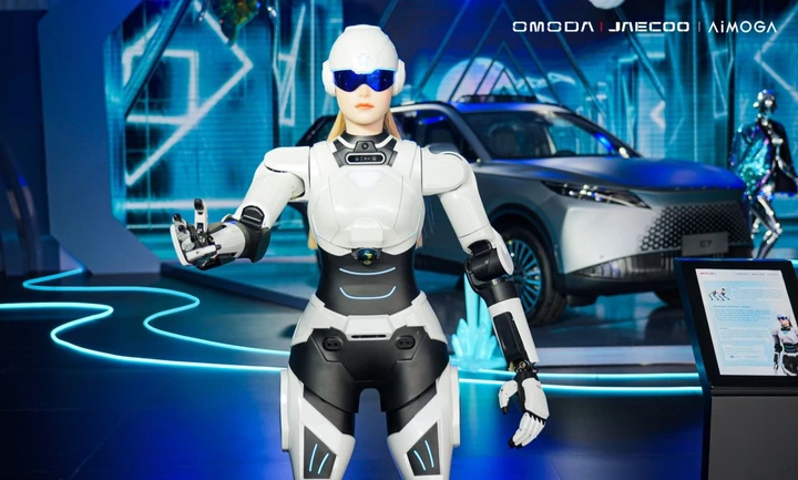 AiMOGA Robot, l'umanoide intelligente che stravolge l'interazione uomo-macchina