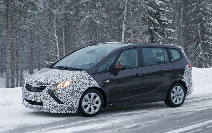 Opel Zafira Facelift: foto spia sulla neve