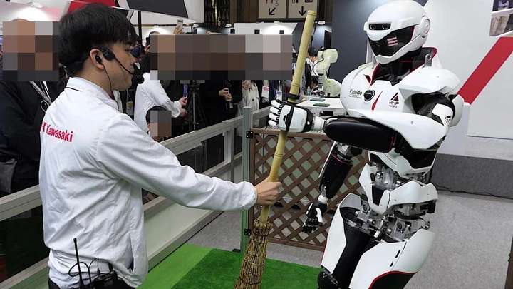 Kawasaki non si ferma al cavallo robot: arriva l'umanoide Kaleido