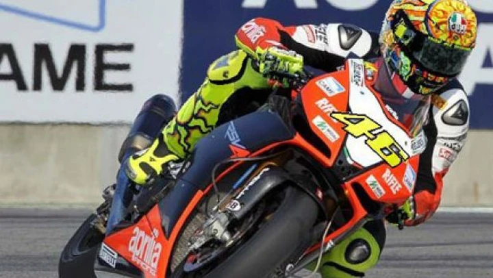 Foto del giorno: Valentino Rossi sull'Aprilia RSV4