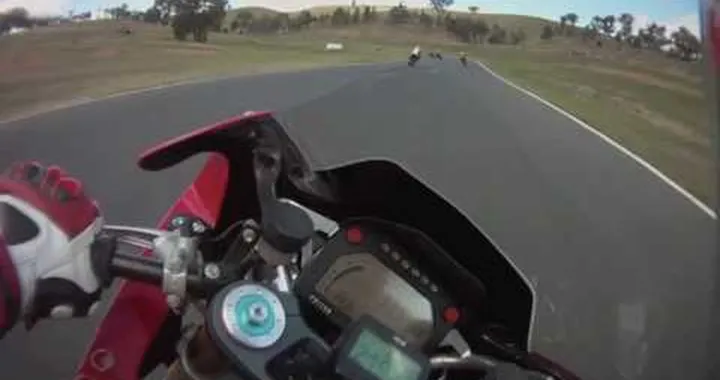 Australian National BEAR's racing Rnd 1, Race 4 from GuzziManMike @ GuzziRacer.com