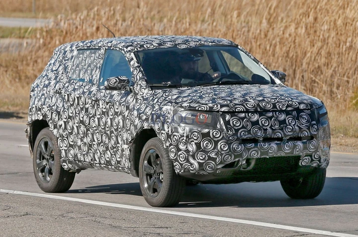 Jeep: a marzo il nuovo SUV compatto