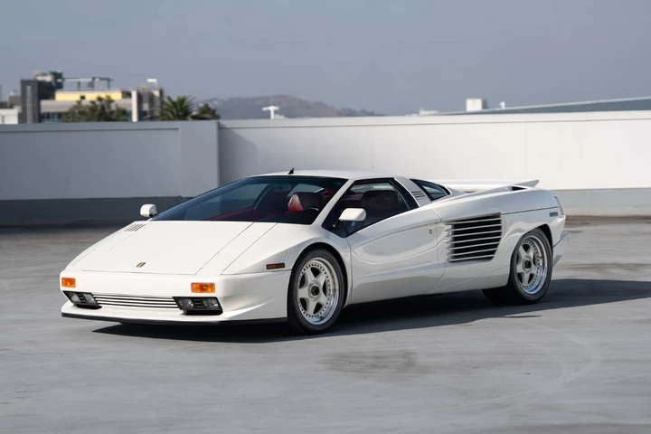 Sembra una Lamborghini, ma sotto ha un V16: all’asta la rarissima Cizeta di Giorgio Moroder