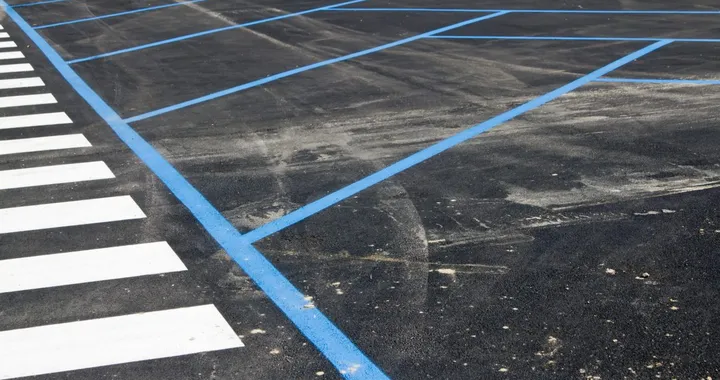 Nuove regole per il parcheggio sulle strisce blu: cosa cambia adesso