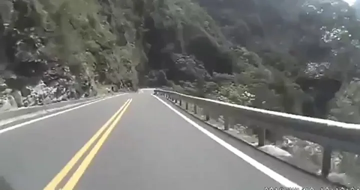 Auto investe moto a Taiwan