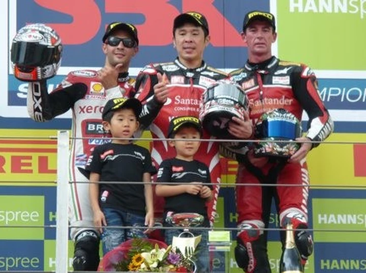 SBK a Vallelunga: bis di Haga, Bayliss out!