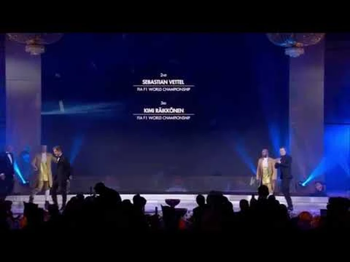 Kimi Raikkonen ubriaco e sorridente al gala della FIA 2018 [Video]