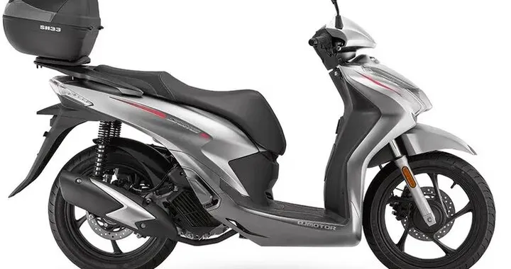 QJMotor SQ16: lo scooter che sfida l’Honda SH125i con più potenza e meno prezzo
