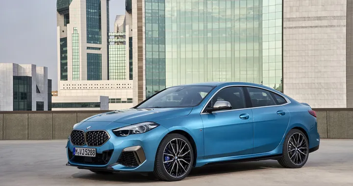 BMW: Intelligent Personal Assistant e Integral Active Steering