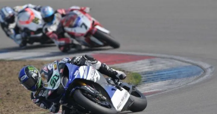 WSBK: doppietta al cardiopalma per Eugene Laverty. Melandri e Fabrizio sul podio. Max Biaggi penalizzato da un dubbio ride through