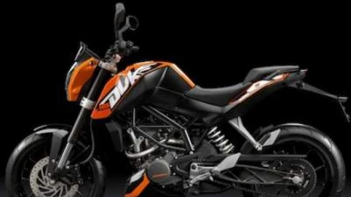 KTM 125 Duke: immagini definitive della world bike per sedicenni