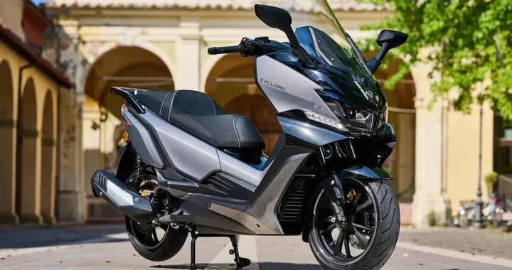 Cyclone RT3S: il midi scooter da 289 cc che punta al comfort urbano
