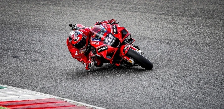 Michele Pirro a Valentino Rossi: 