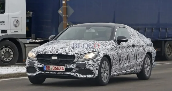 Mercedes Classe C Coupé: foto spia su strada