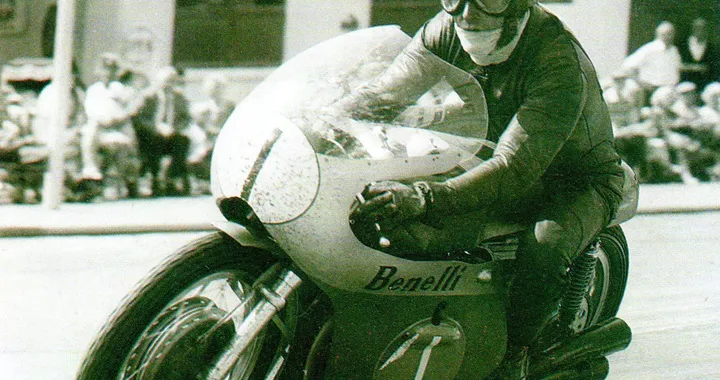 Motomondiale 2019, 50 anni prima la Benelli “4” conquista l’iride 250 con Carruthers