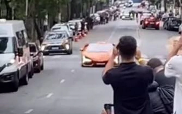 Lamborghini Revuelto violentata su un dissuasore di velocità | Video