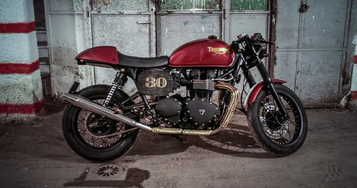 Special: Triumph Thruxton 900 cafe racer Dinoscooter