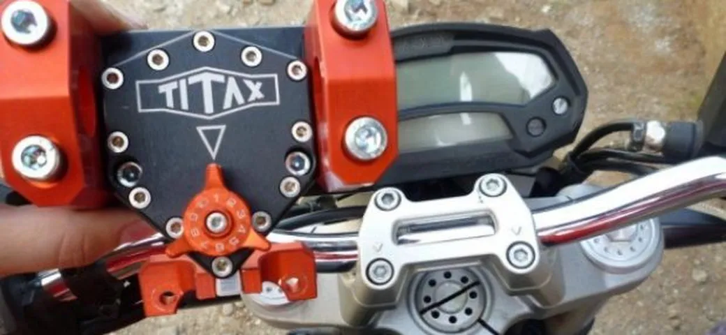 Ammortizzatore di sterzo rotativo Titax per Ducati Monster 1100