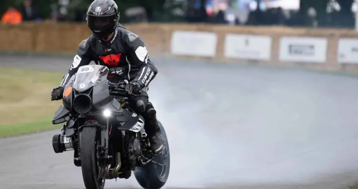Triumph Speed Triple 1200 RR: la moto da strada più estrema di sempre con 400 CV