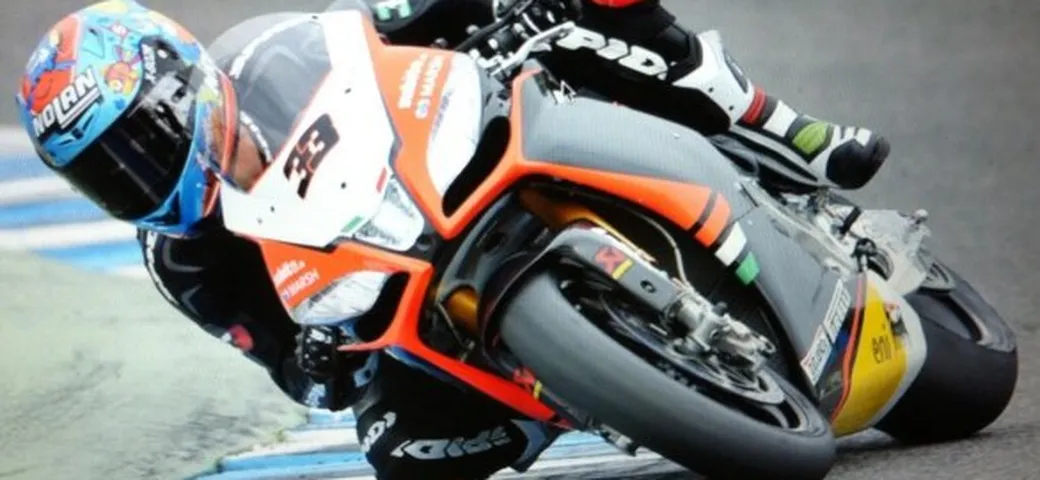 SBK: buoni tempi per Melandri con l'Aprilia a Jerez