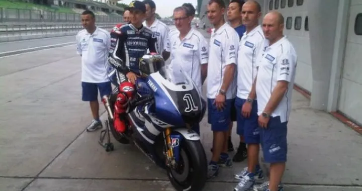 MotoGP: Jorge Lorenzo e la nuova livrea corporativa della Yamaha M1