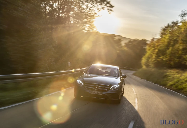Mercedes Classe E 300 de: primo contatto con l'ibrida diesel
