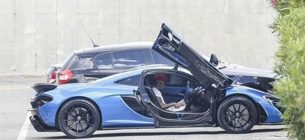 Mercedes punzecchia McLaren su Twitter