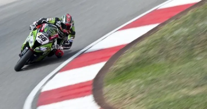 SBK, Magny Cours: Tom Sykes straccia ogni record e firma la sua nona Superpole. Melandri 4°, Biaggi 10°.