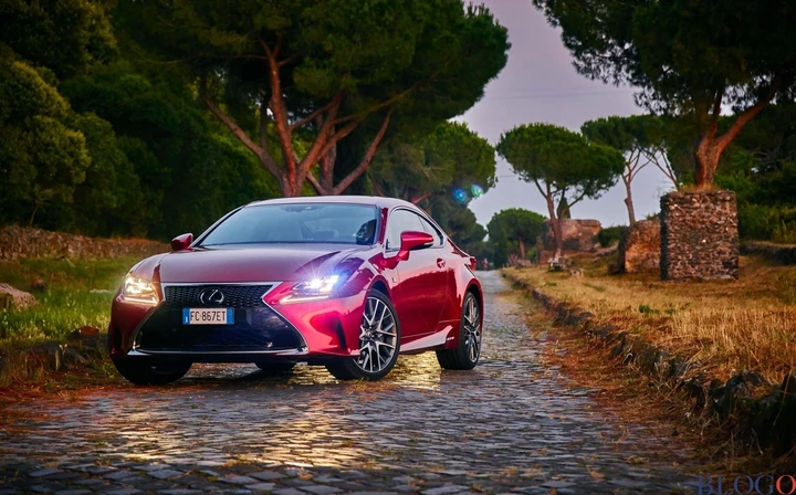 Lexus RC300H: prova su strada [Video]