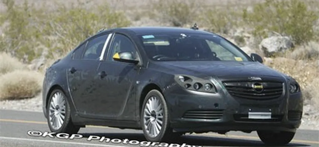 Foto spia: Opel Vectra (Saturn Aura) nel deserto americano