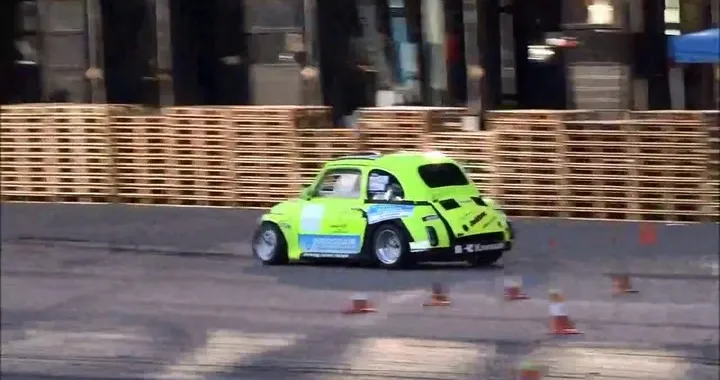 Fiat 500 con motore Kawasaki Ninja ZX-12R